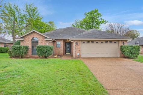 303 April Lane Hewitt TX 76643