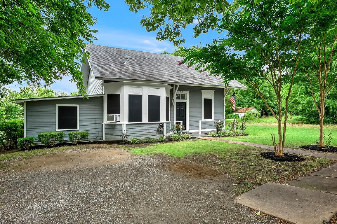 301 W Spruce Street Whitewright TX 75491