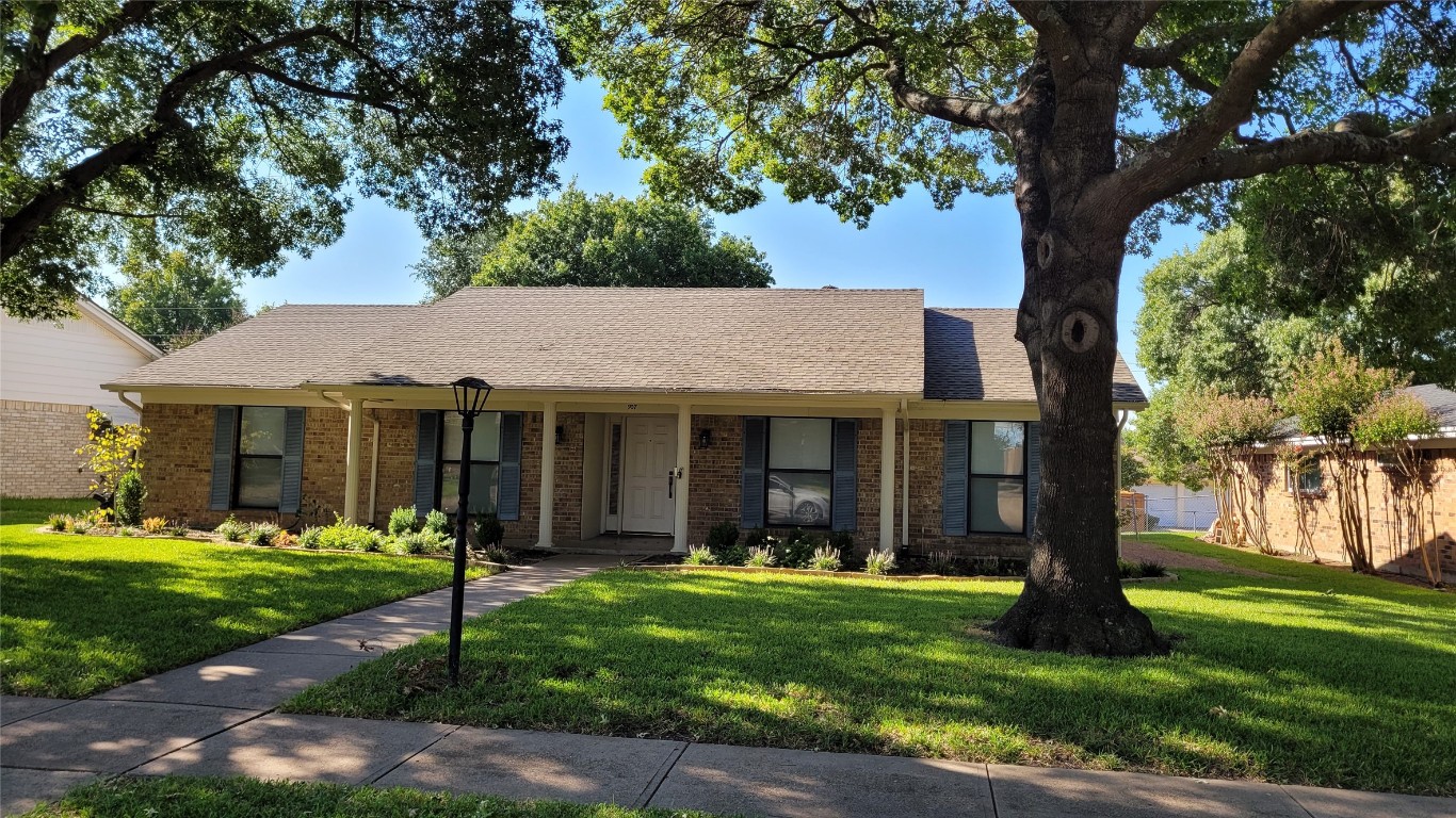 907 Vinecrest Lane Richardson TX 75080