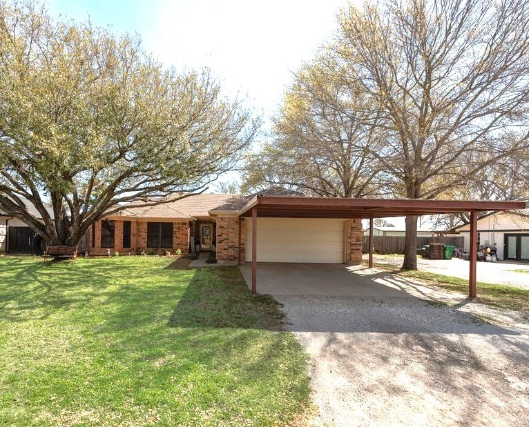 579 S Hitt Street Boyd TX 76023