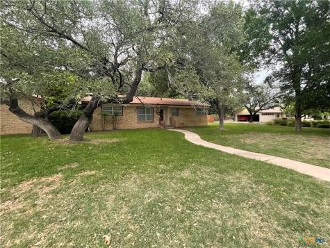 1405 W North Avenue Lampasas TX 76550