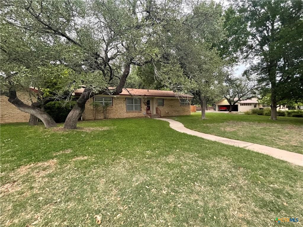 1405 W North Avenue Lampasas TX 76550