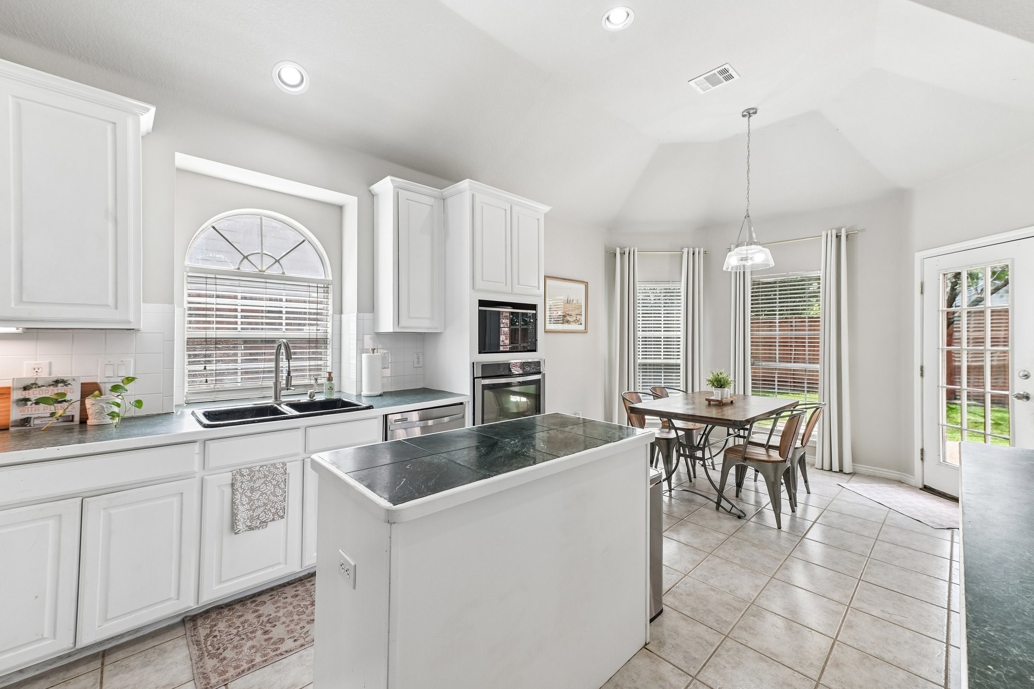 2825 Wales Court Grand Prairie TX 75052