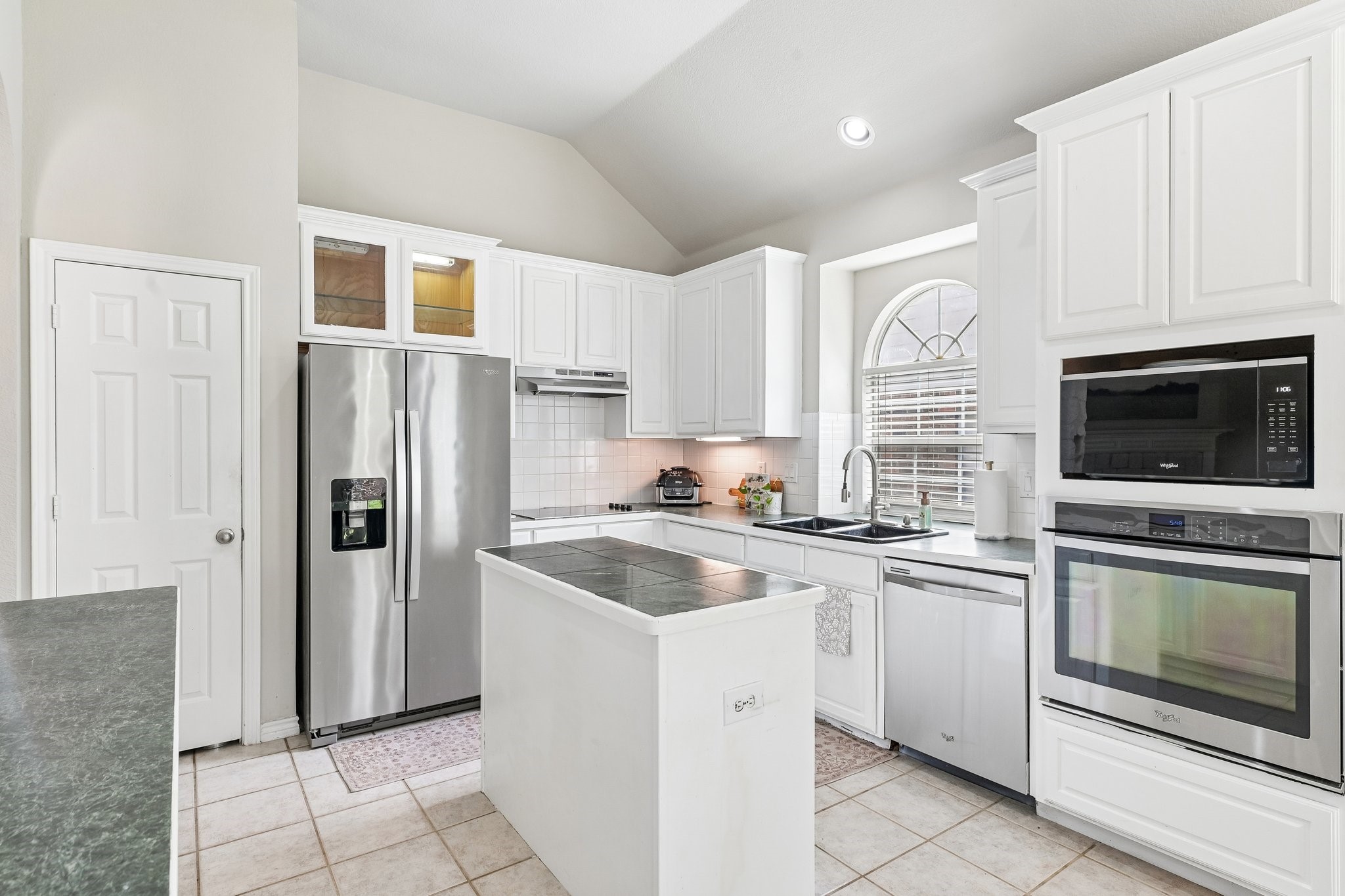2825 Wales Court Grand Prairie TX 75052