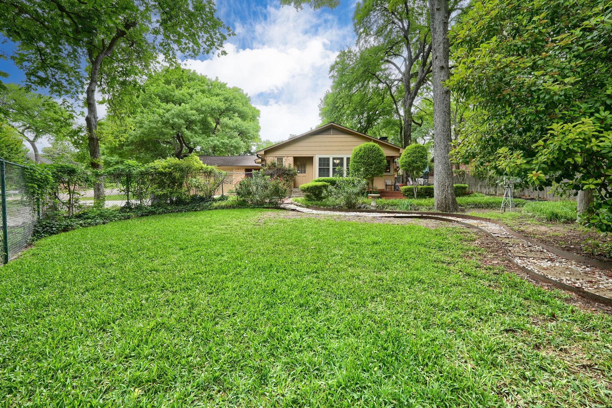 8226 Hunnicut Road Dallas TX 75228