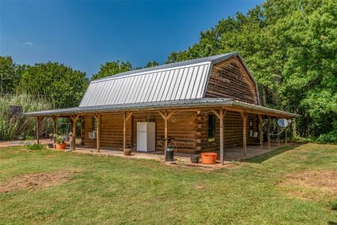 692 Private Road 123 Savoy TX 75479