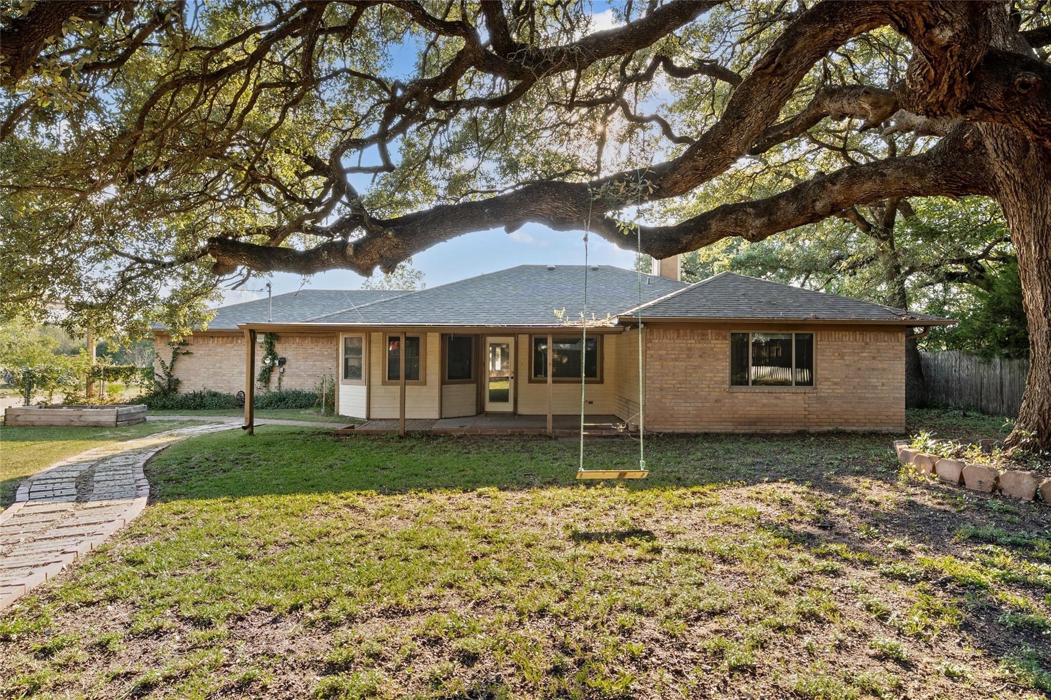 272 Locklar Loop Waco TX 76705