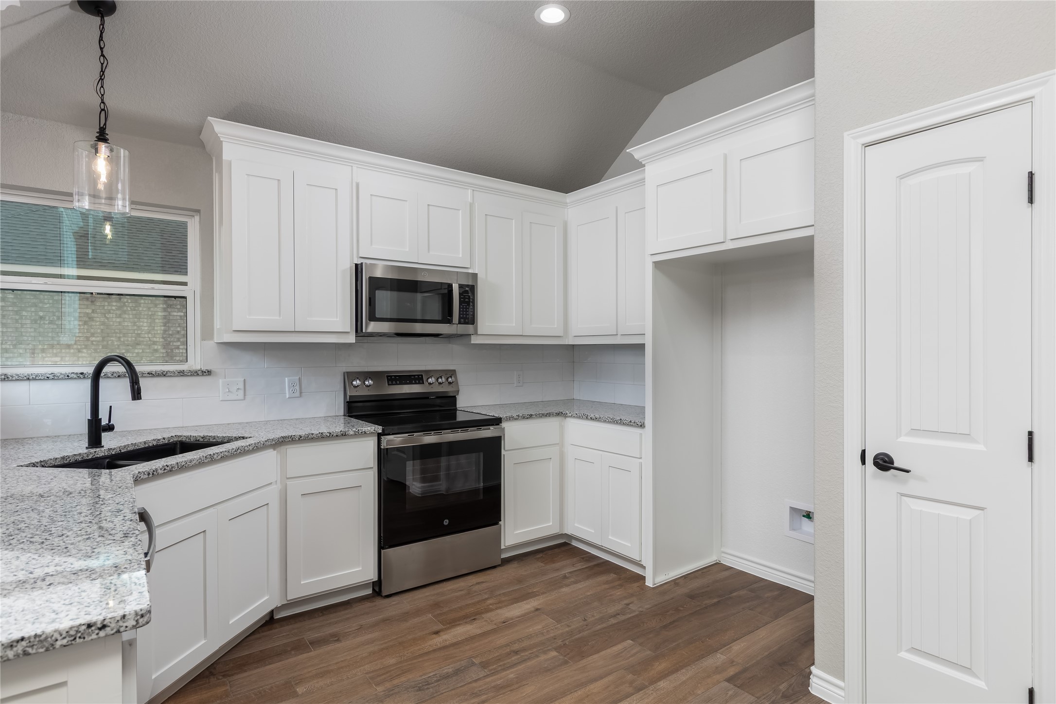 1607 W College Street Jacksboro TX 76458