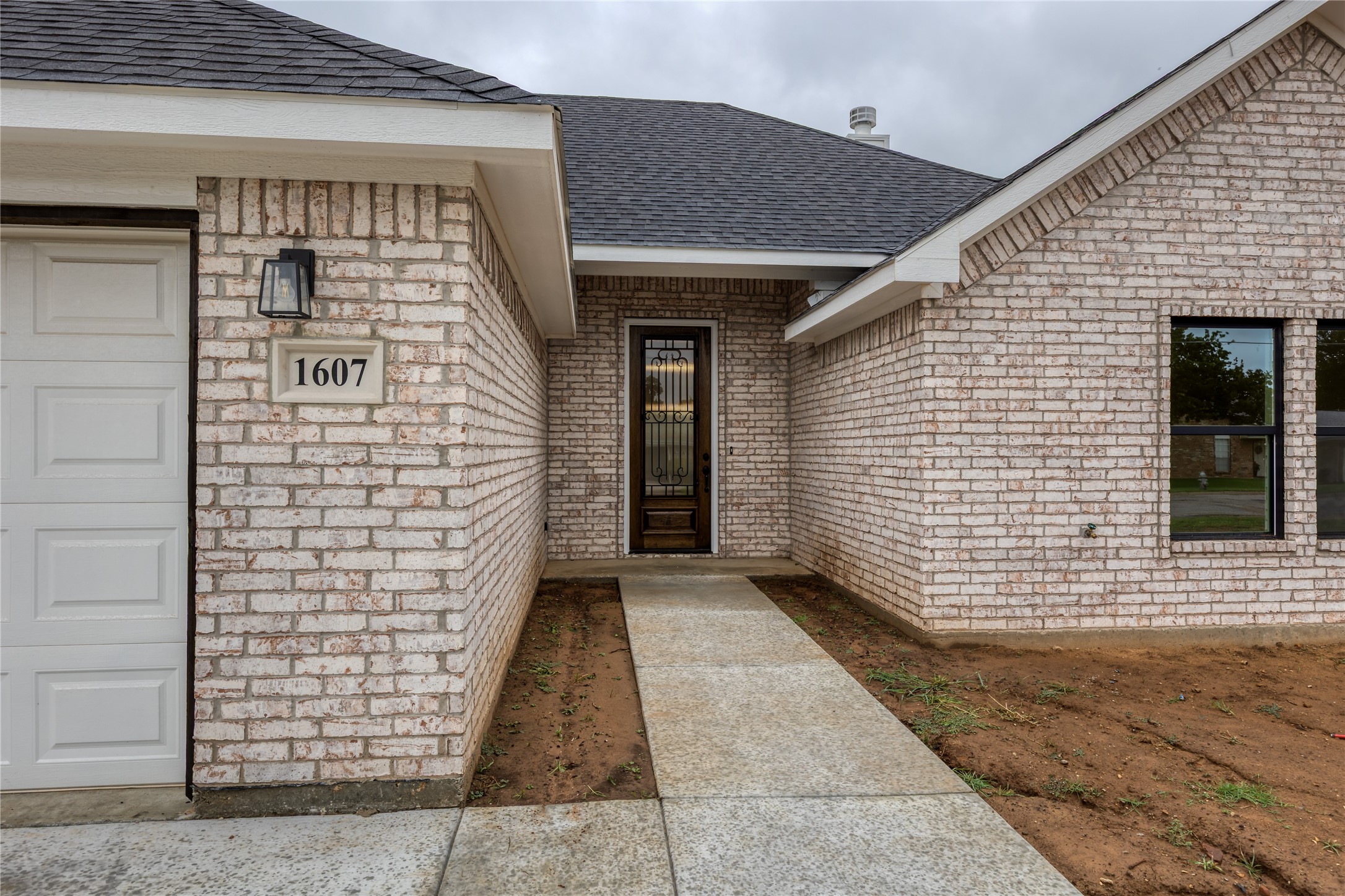 1607 W College Street Jacksboro TX 76458