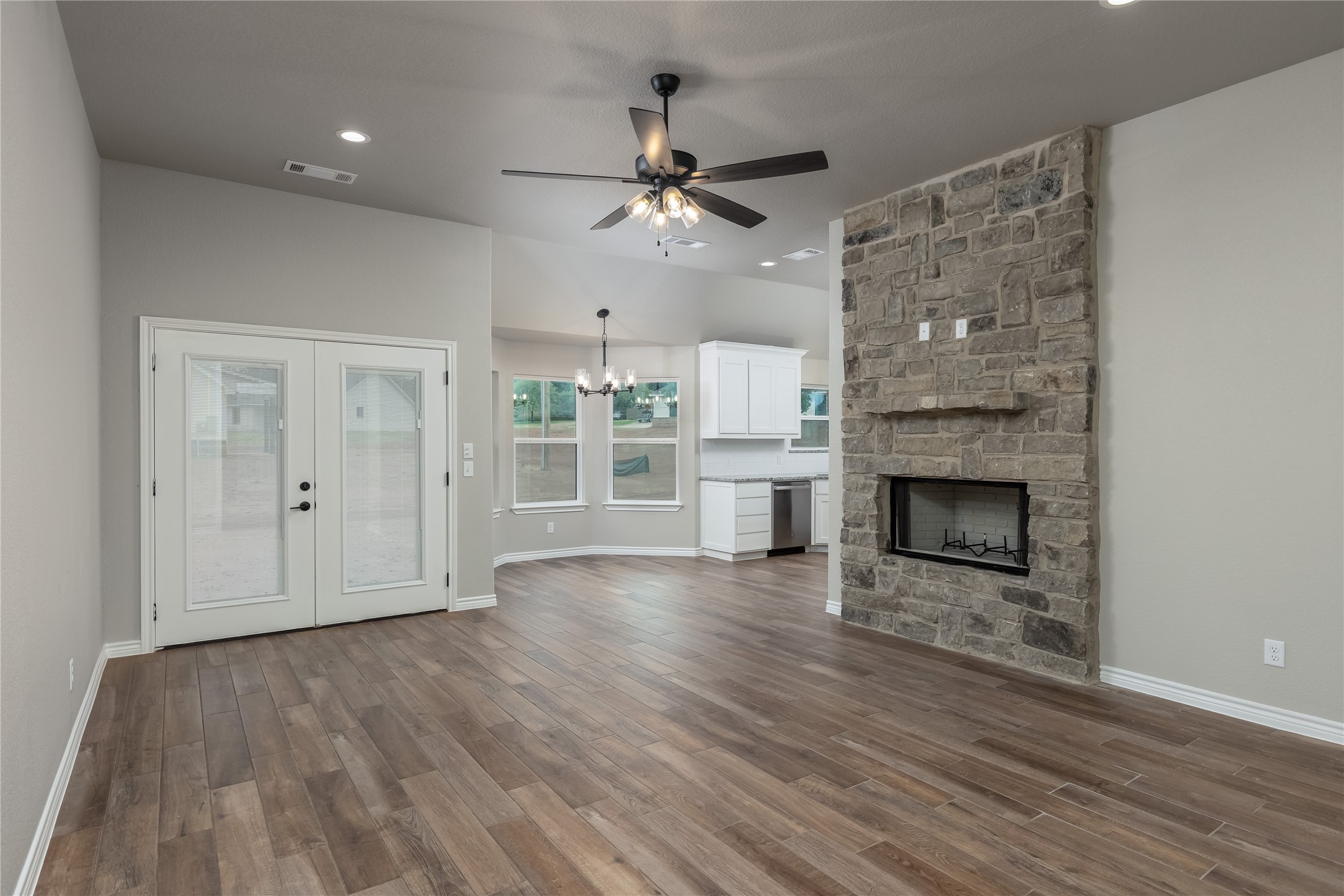 1607 W College Street Jacksboro TX 76458