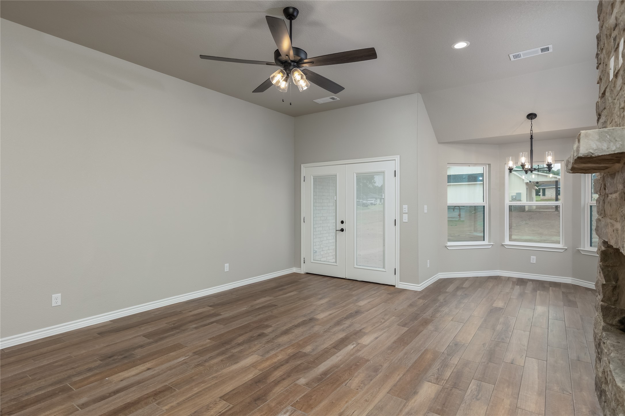 1607 W College Street Jacksboro TX 76458