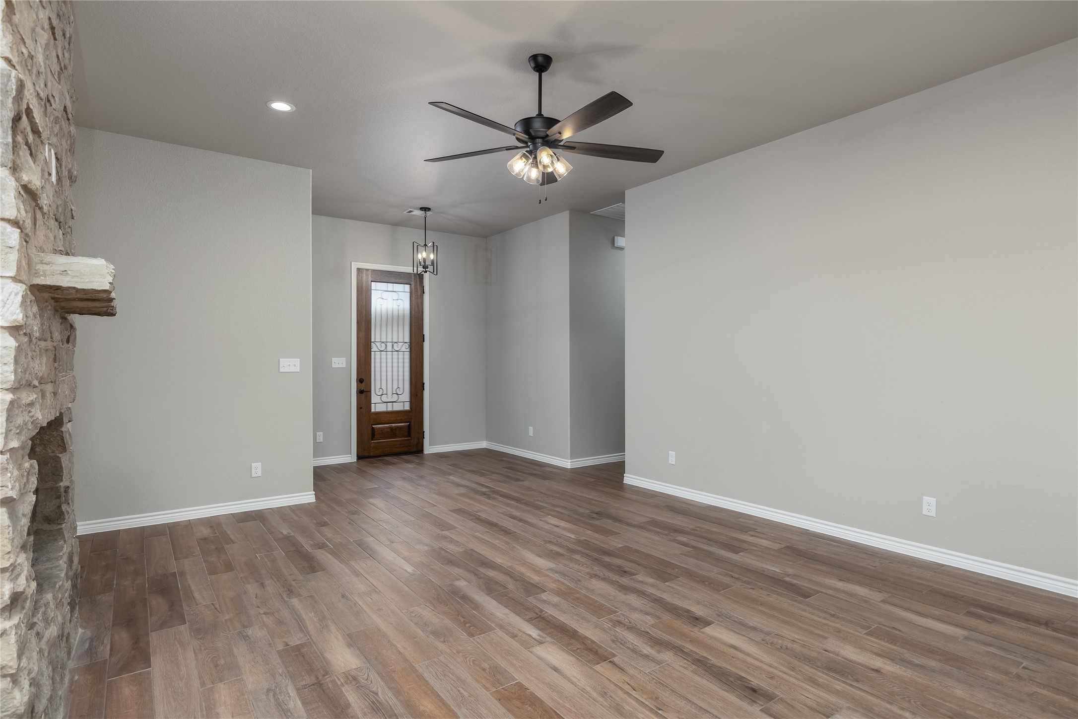 1607 W College Street Jacksboro TX 76458