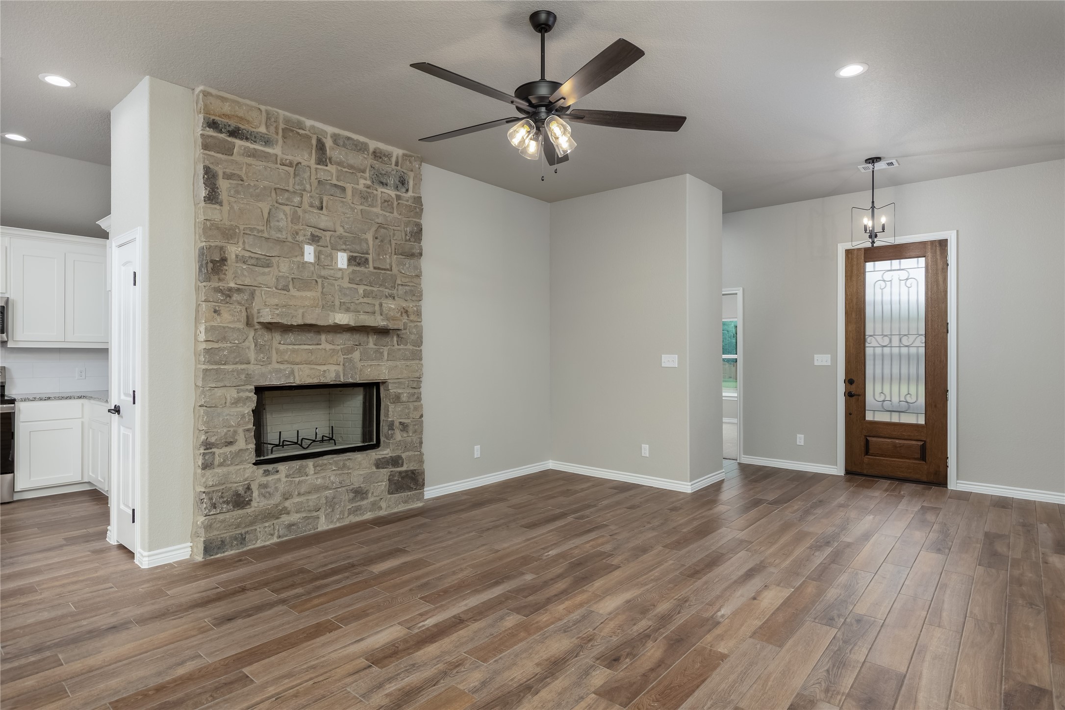 1607 W College Street Jacksboro TX 76458