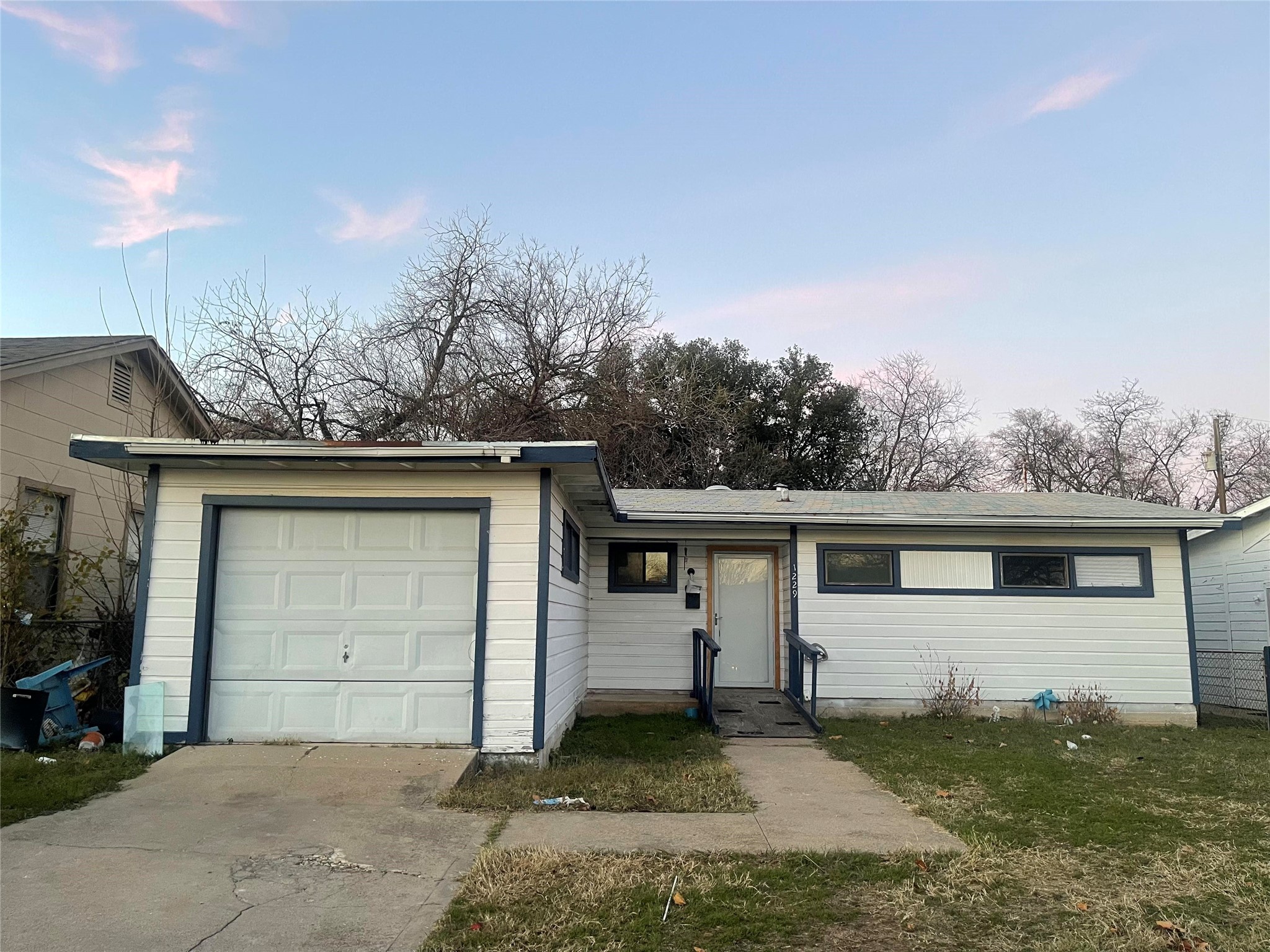 1229 E Mulkey Street Fort Worth TX 76104
