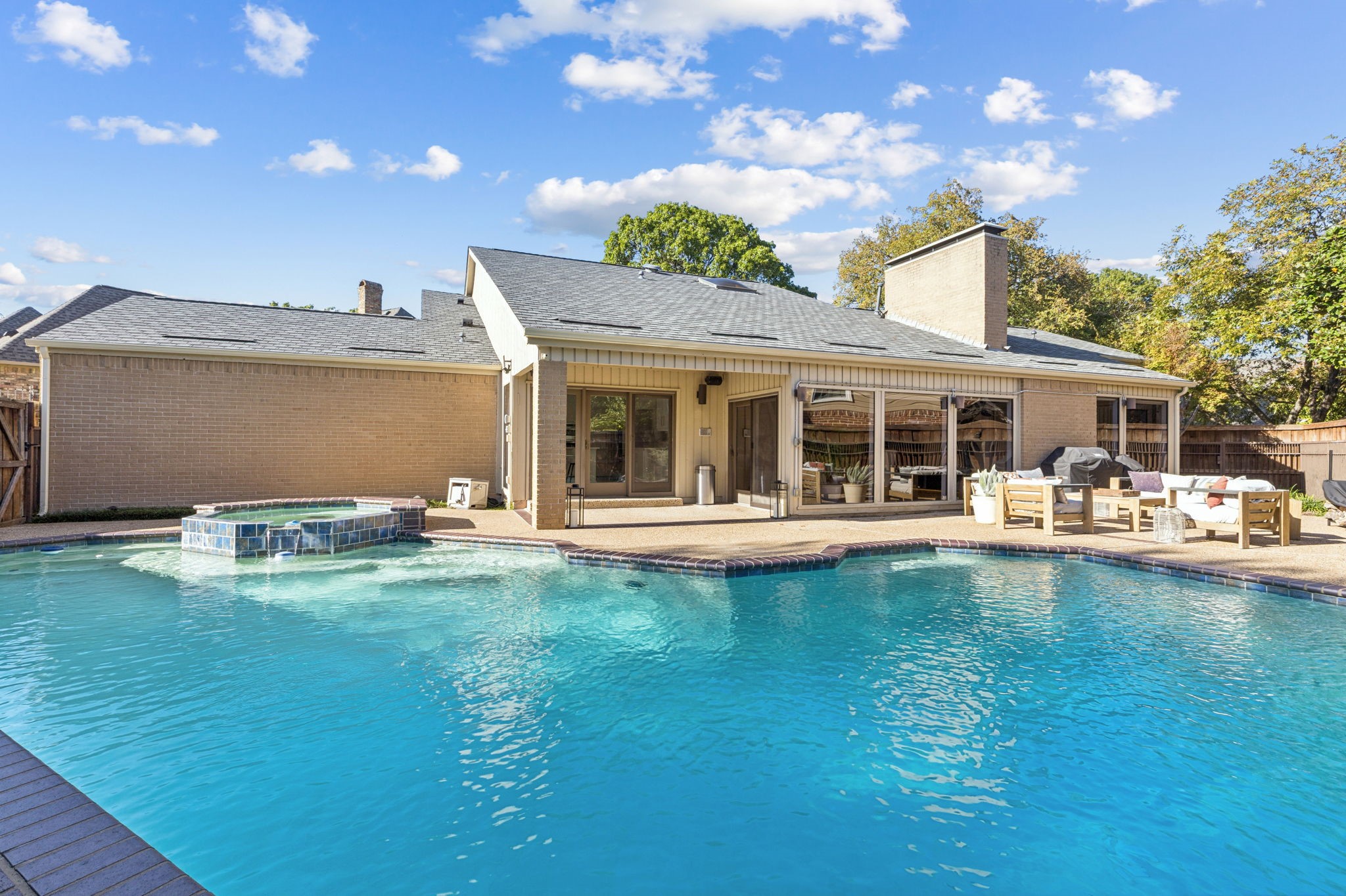 9616 Viewside Drive Dallas TX 75231