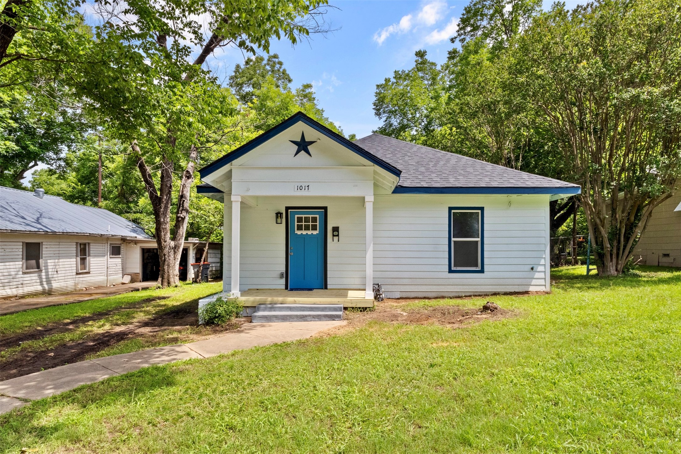 1017 E Washington Street Paris TX 75460