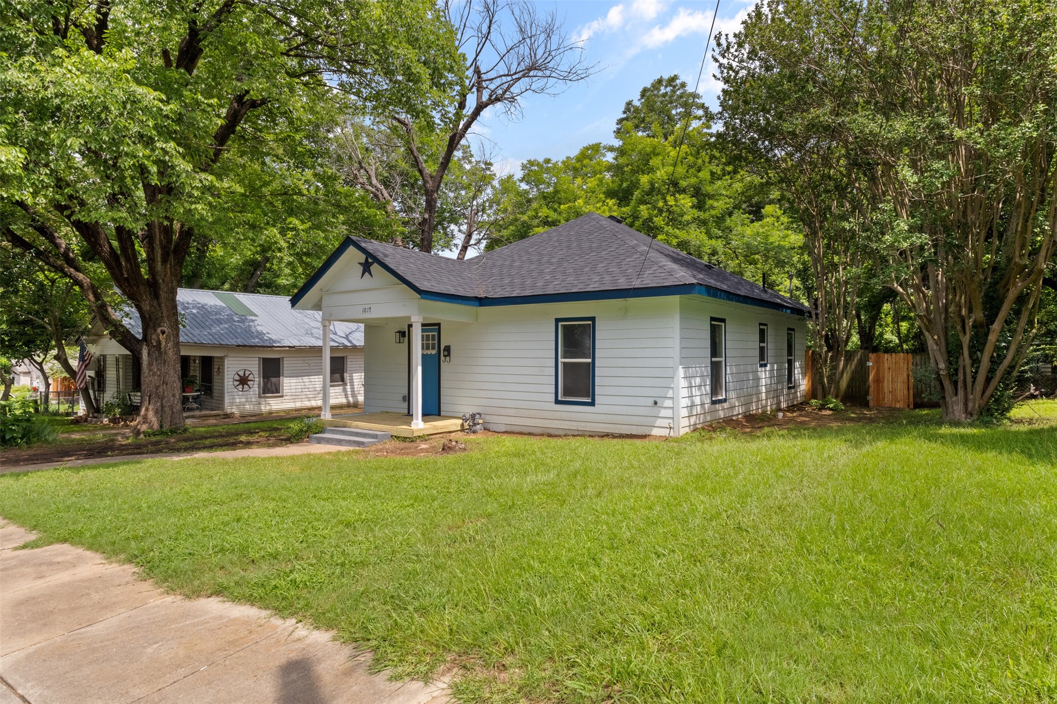 1017 E Washington Street Paris TX 75460