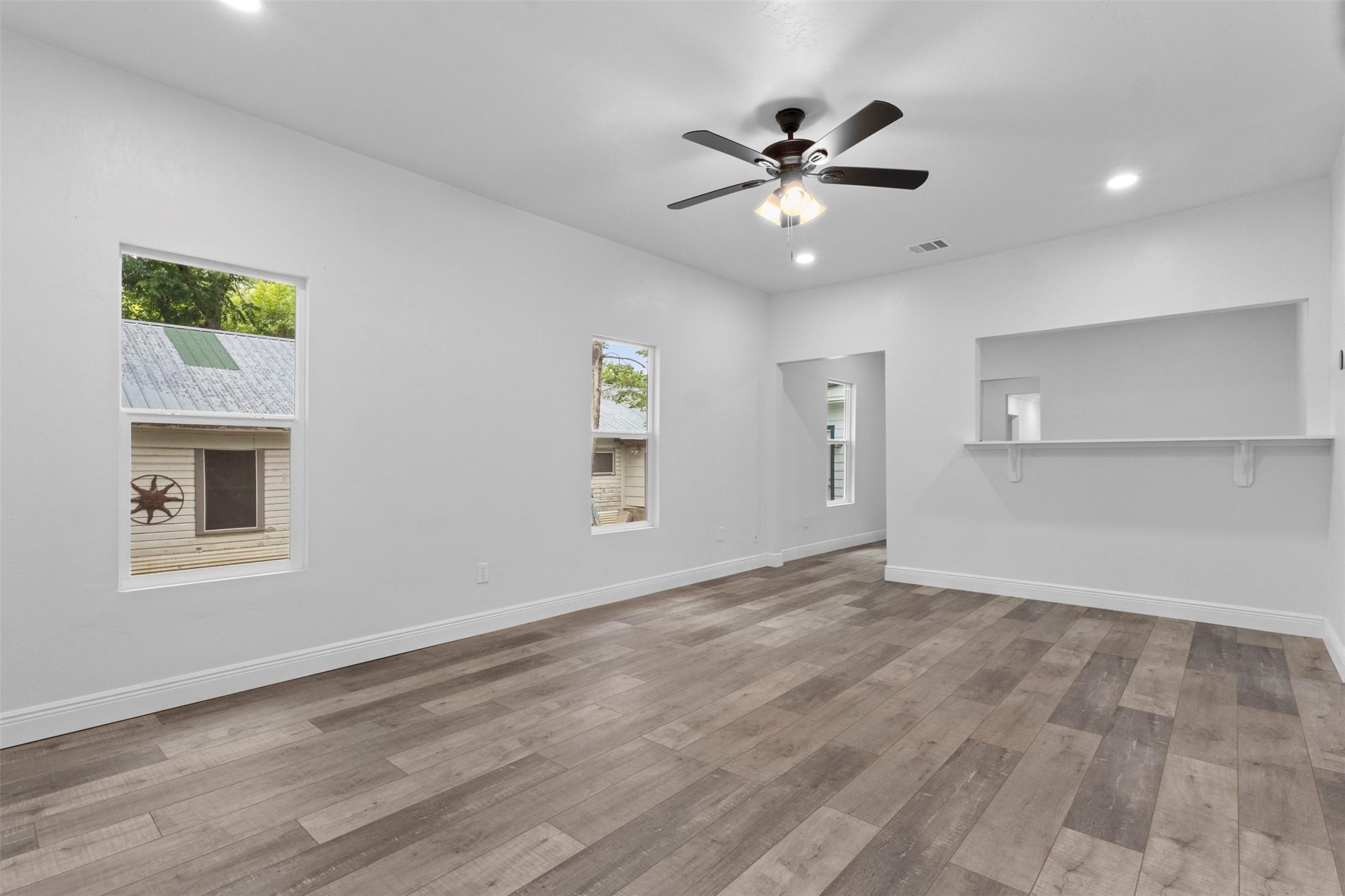 1017 E Washington Street Paris TX 75460