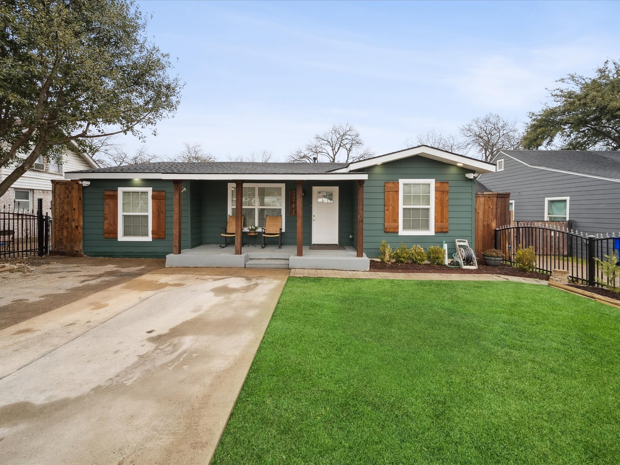 2741 W Clarendon Drive Dallas TX 75211