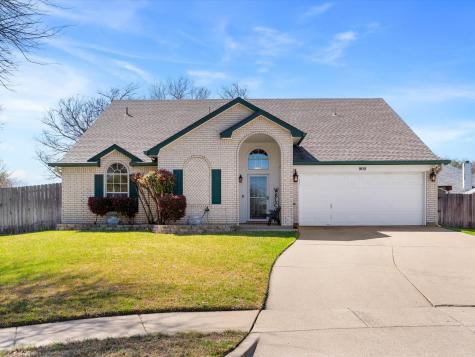 900 Fenway Lane Saginaw TX 76179