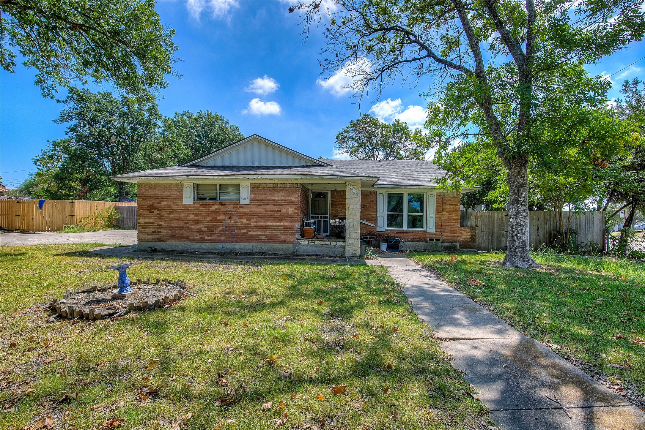 1502 Comanche Trail Garland TX 75043