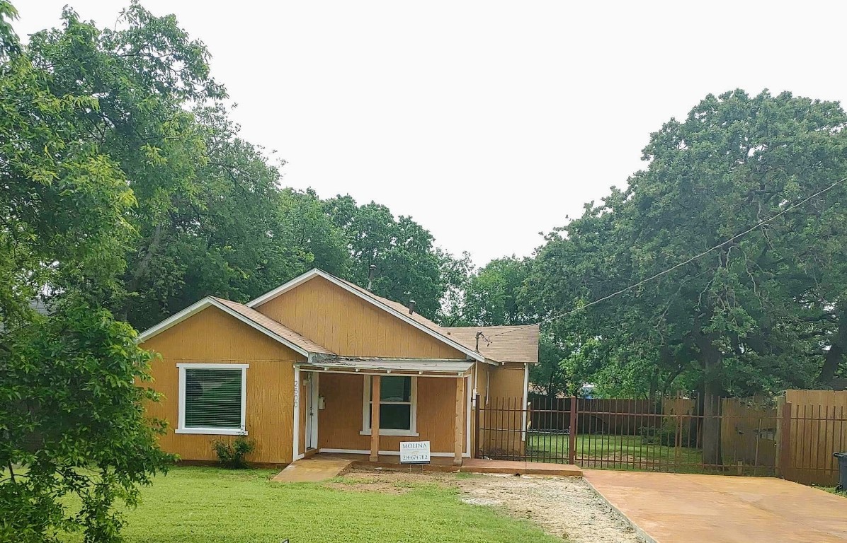 2500 Rodeo Street Fort Worth TX 76119