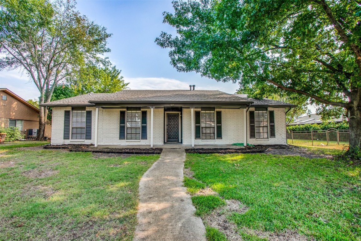 1817 Butterfield Trail Grand Prairie TX 75052