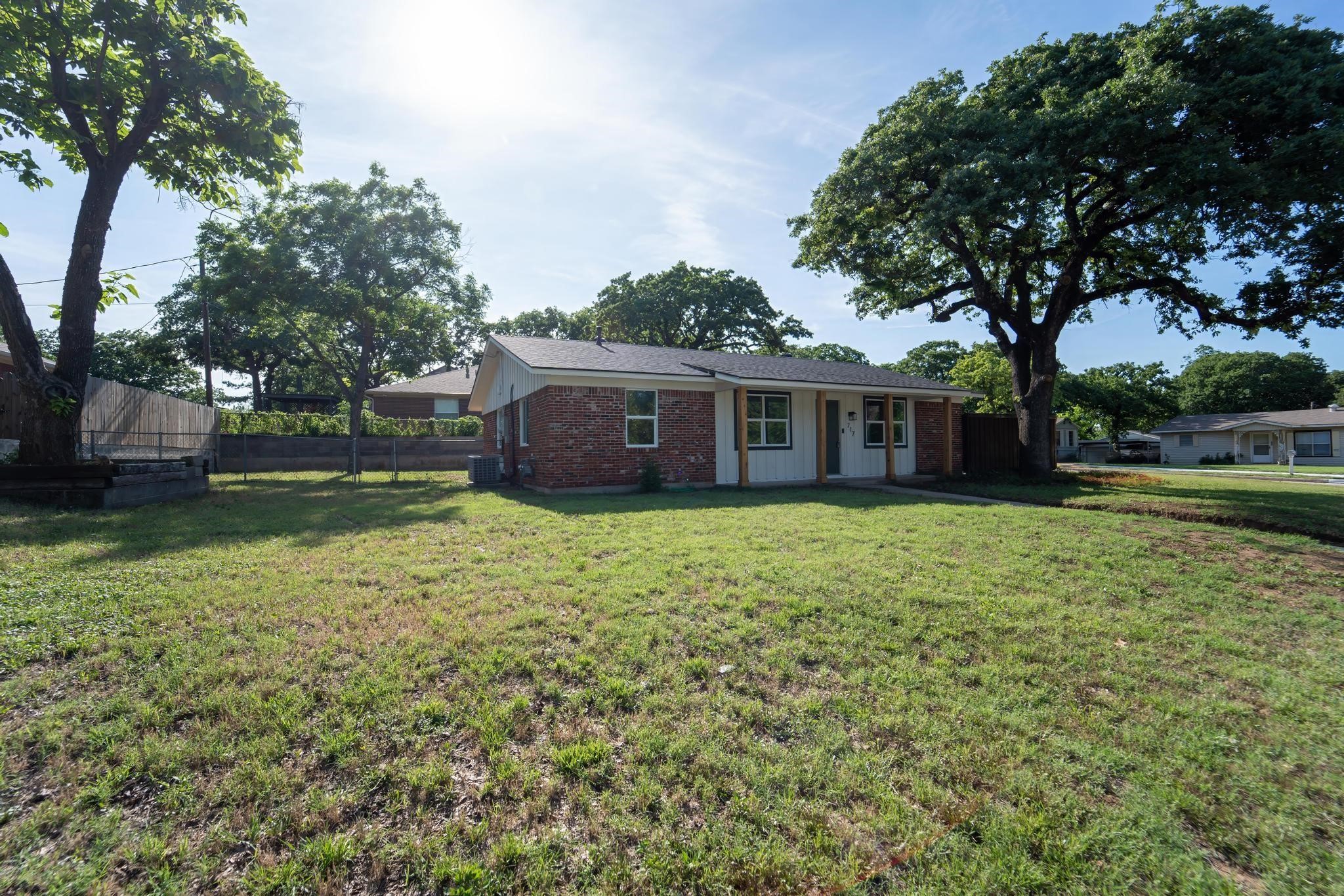 717 Magnolia Street Kennedale TX 76060