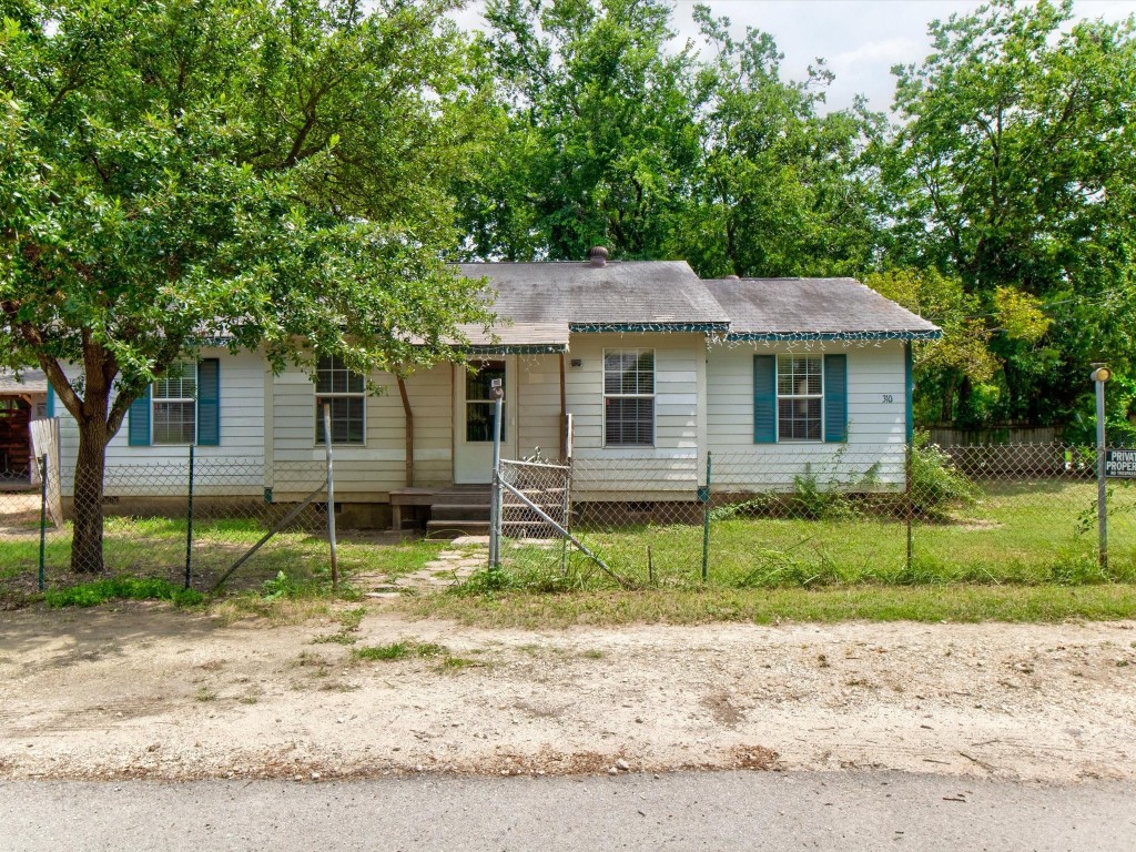 310 Eastland Street Cleburne TX 76031