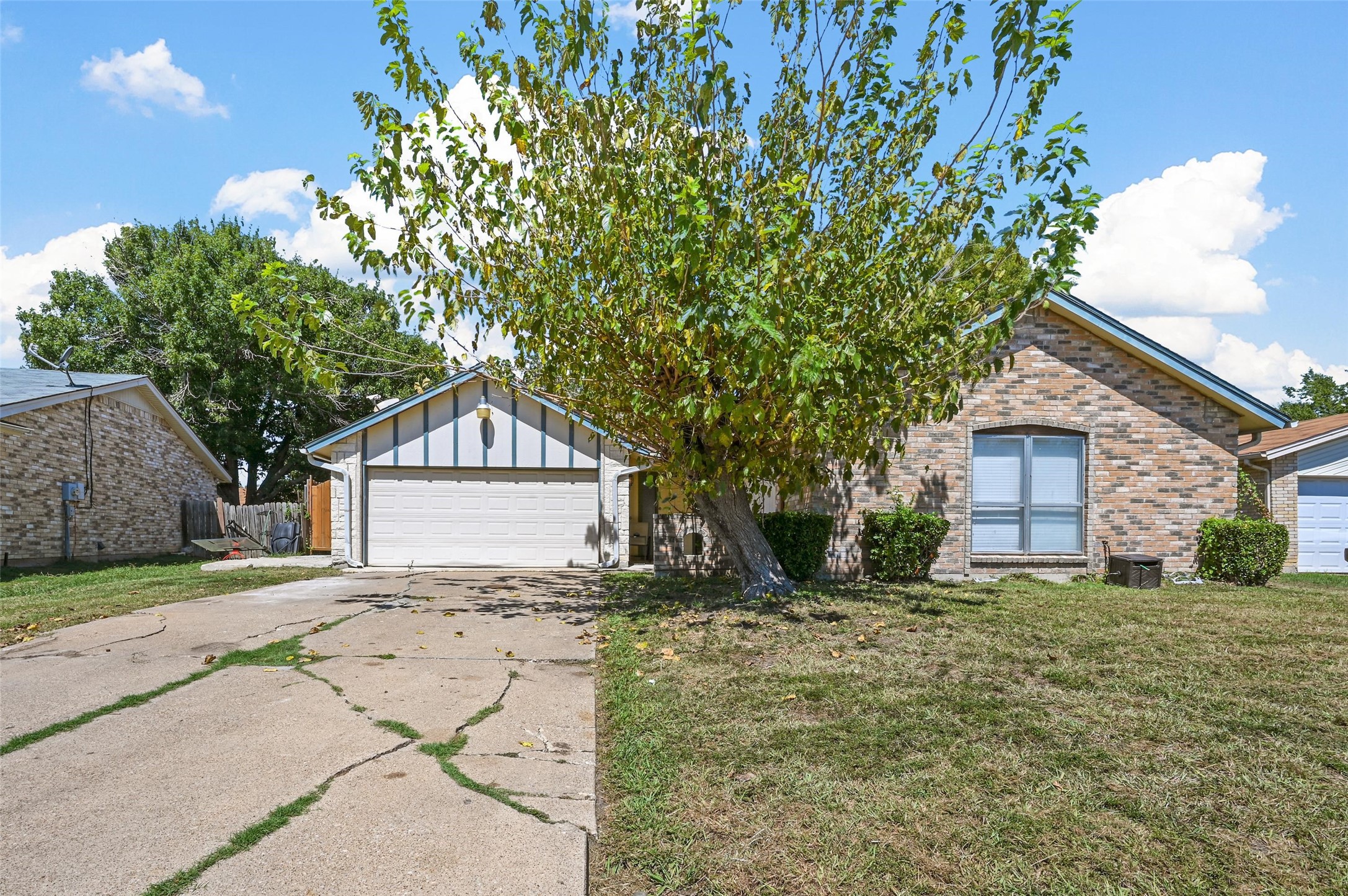646 Lynne Drive Grand Prairie TX 75052