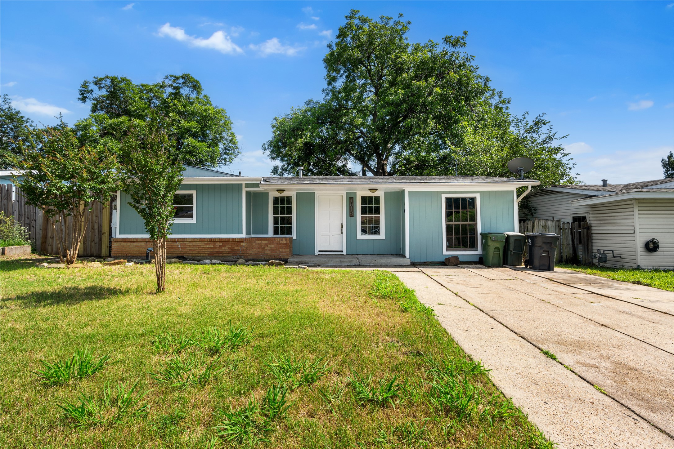 1010 E Lovers Lane Arlington TX 76010