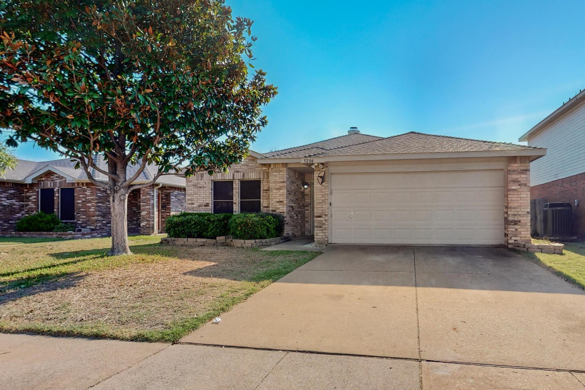 5204 Royal Burgess Drive Fort Worth TX 76135