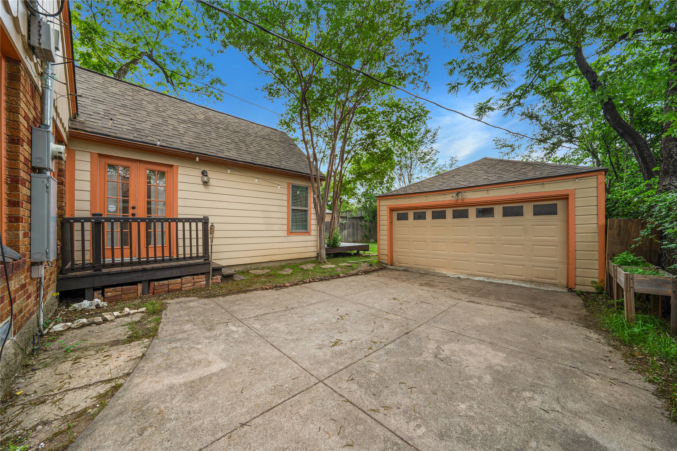 2219 Carnes Street Dallas TX 75208