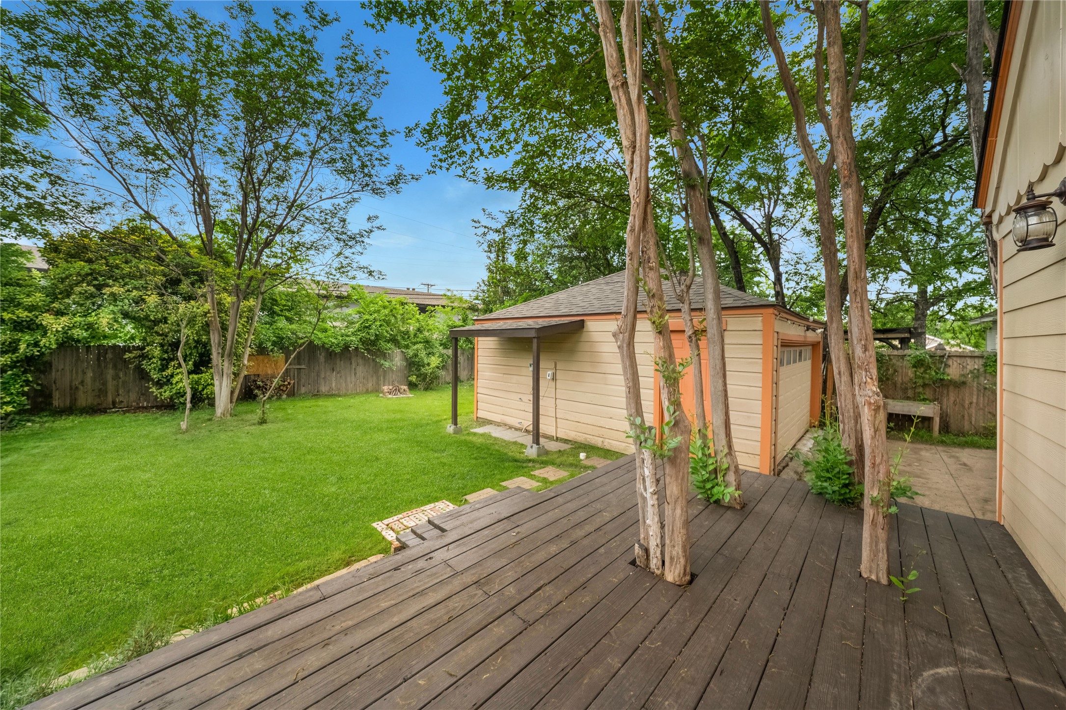 2219 Carnes Street Dallas TX 75208
