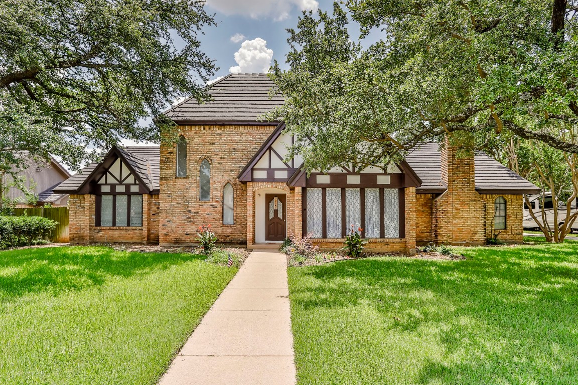 405 Charleston Court Hurst TX 76054