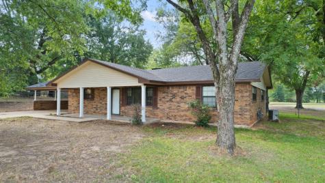 308 E Daingerfield Street Omaha TX 75571