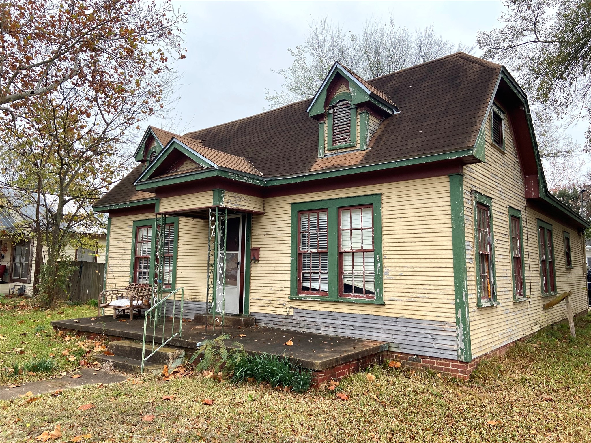 319 W Blair Street Mineola TX 75773