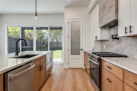 2422 Jeffries Street Dallas TX 75215