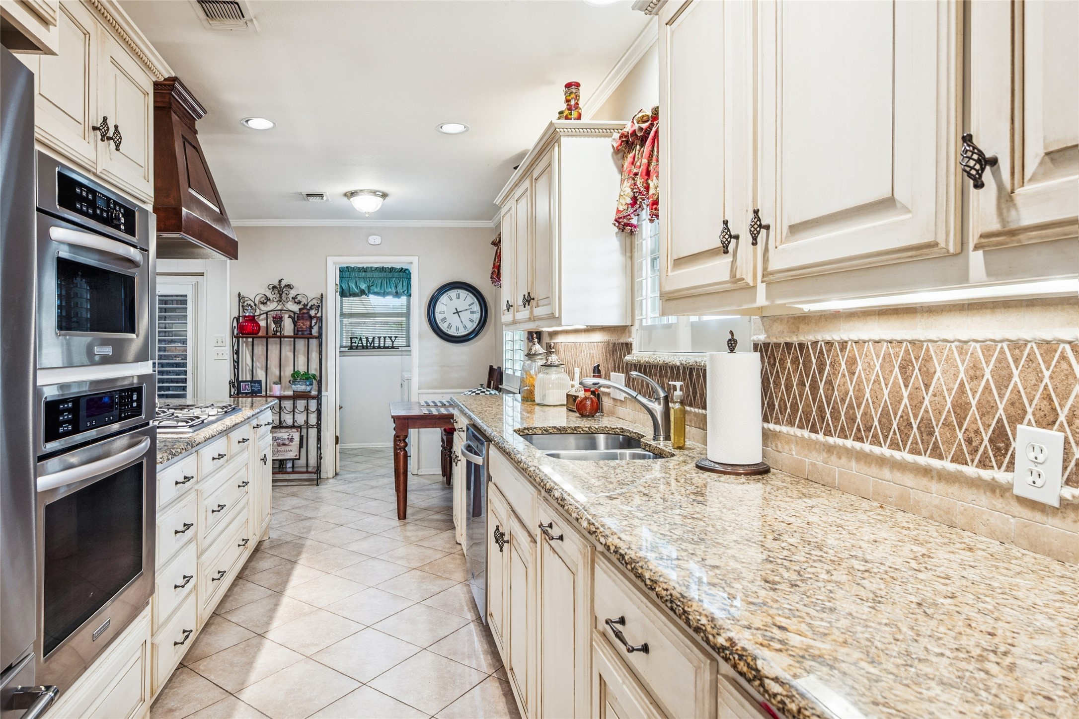 1401 Allegheny Drive Arlington TX 76012