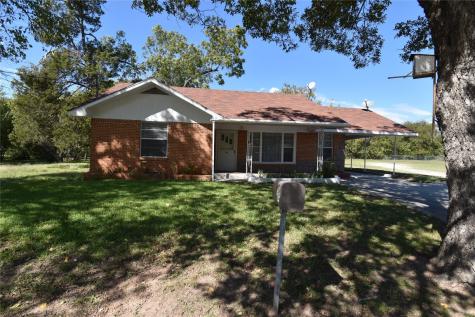 704 N Mason Street Bowie TX 76230