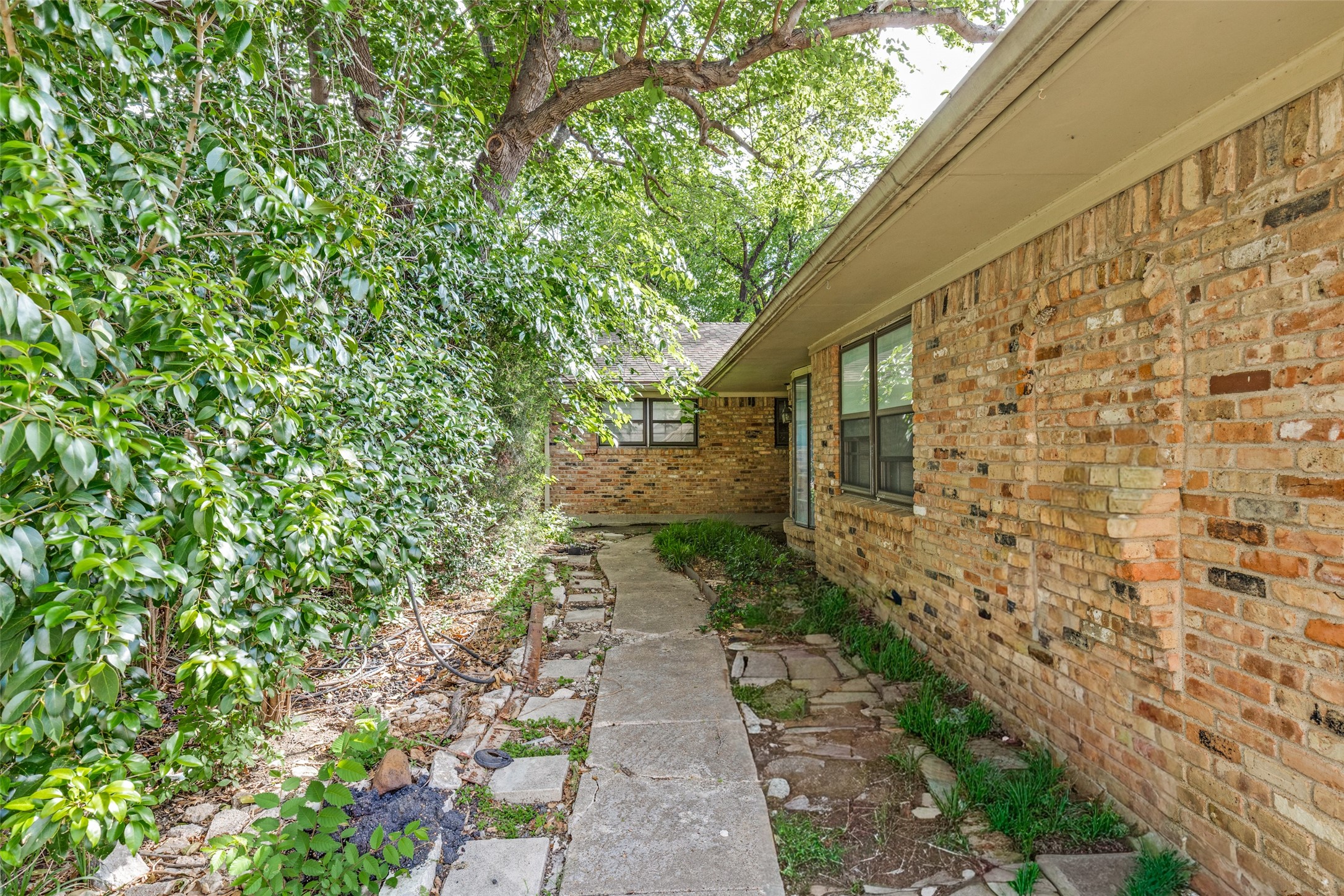 3120 Sombrero Drive Dallas TX 75229