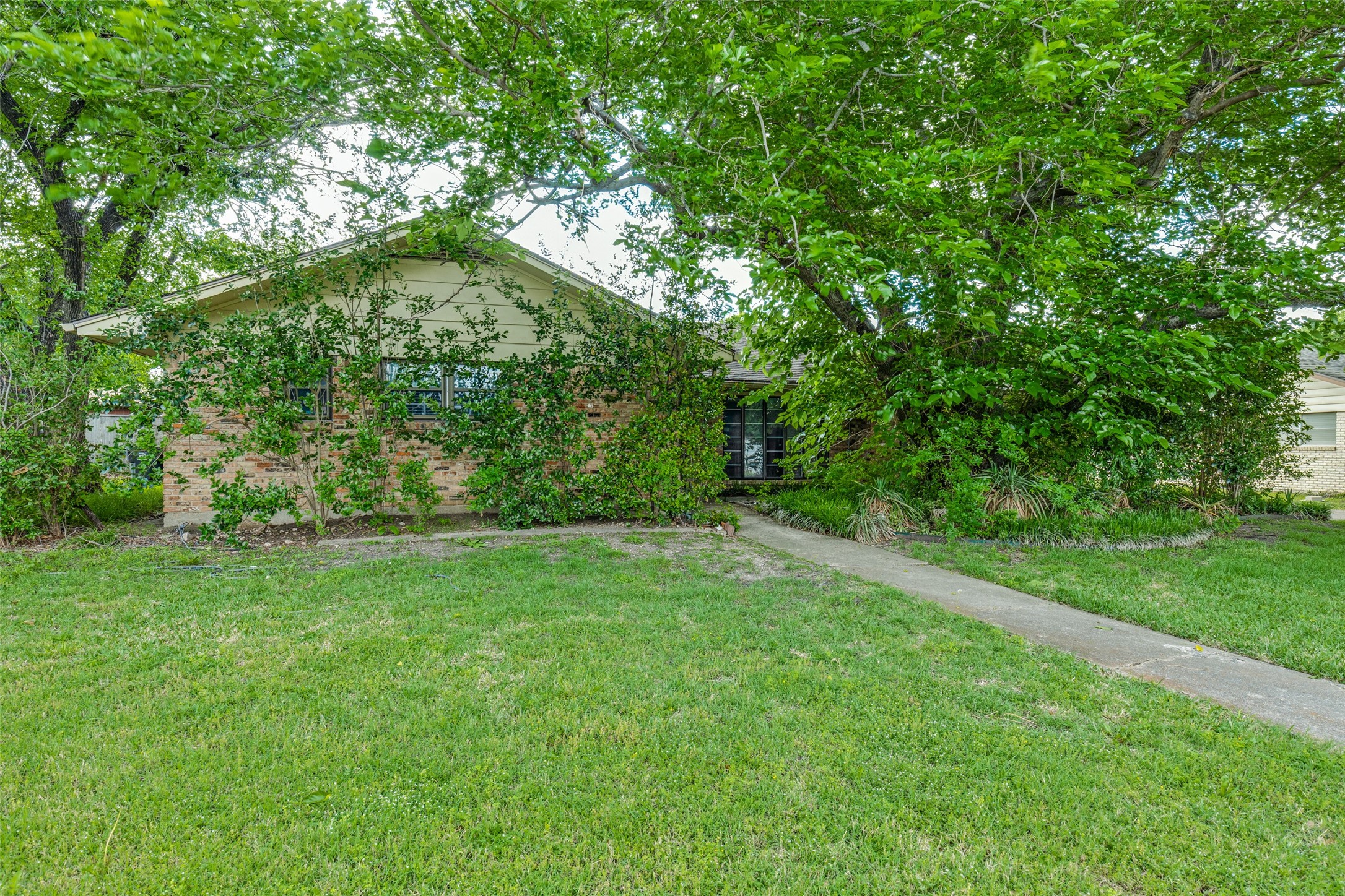 3120 Sombrero Drive Dallas TX 75229