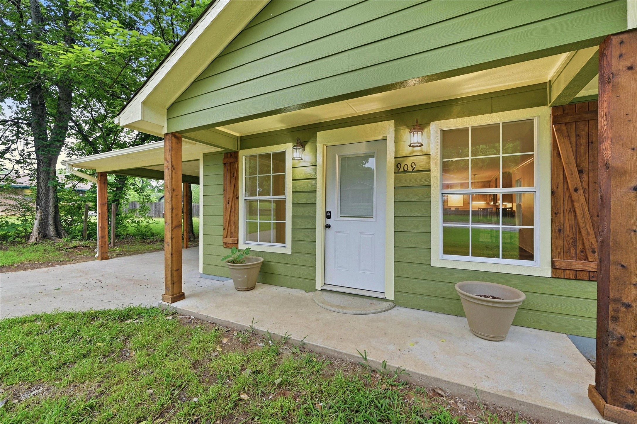 909 Thatcher Street Denison TX 75020