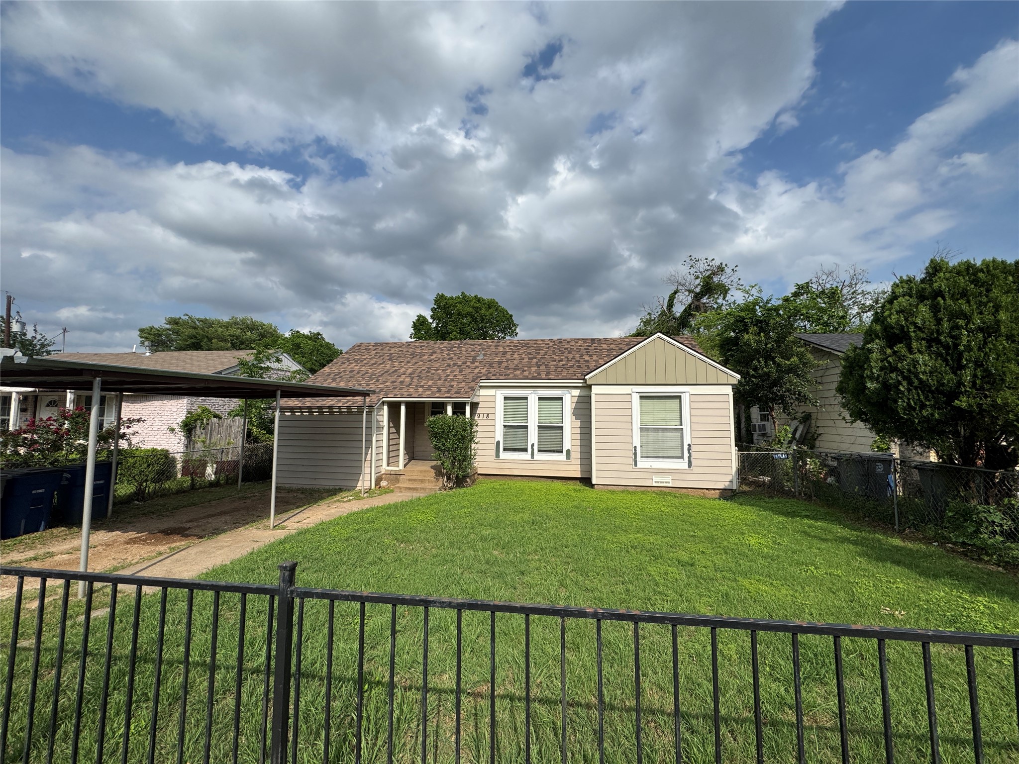 918 N Barnett Avenue Dallas TX 75211