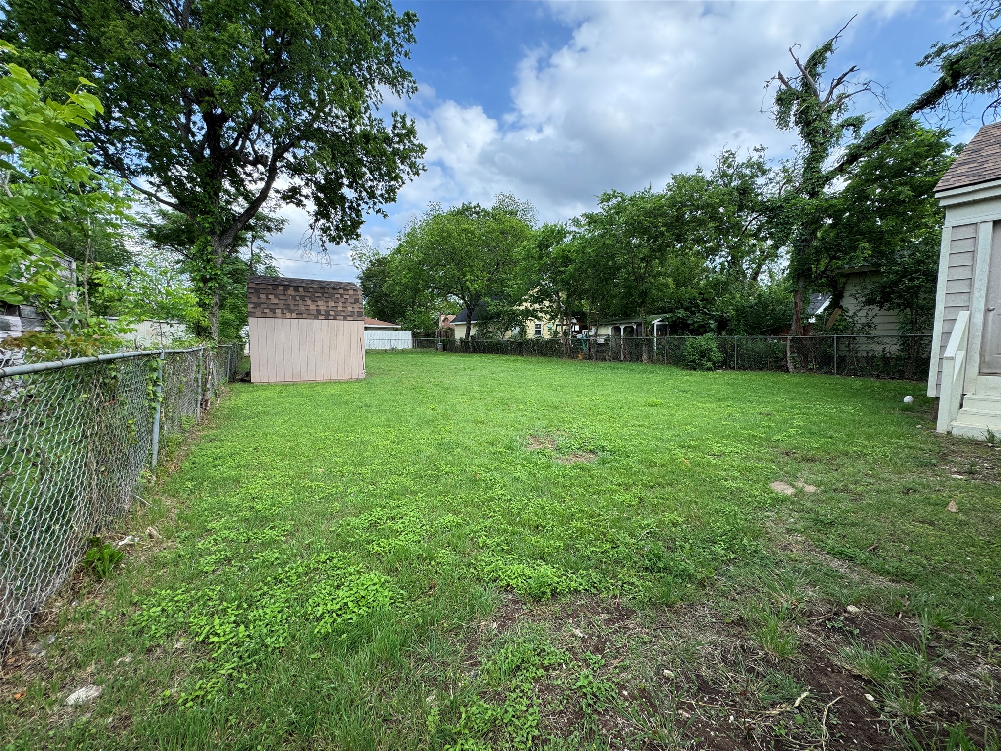 918 N Barnett Avenue Dallas TX 75211