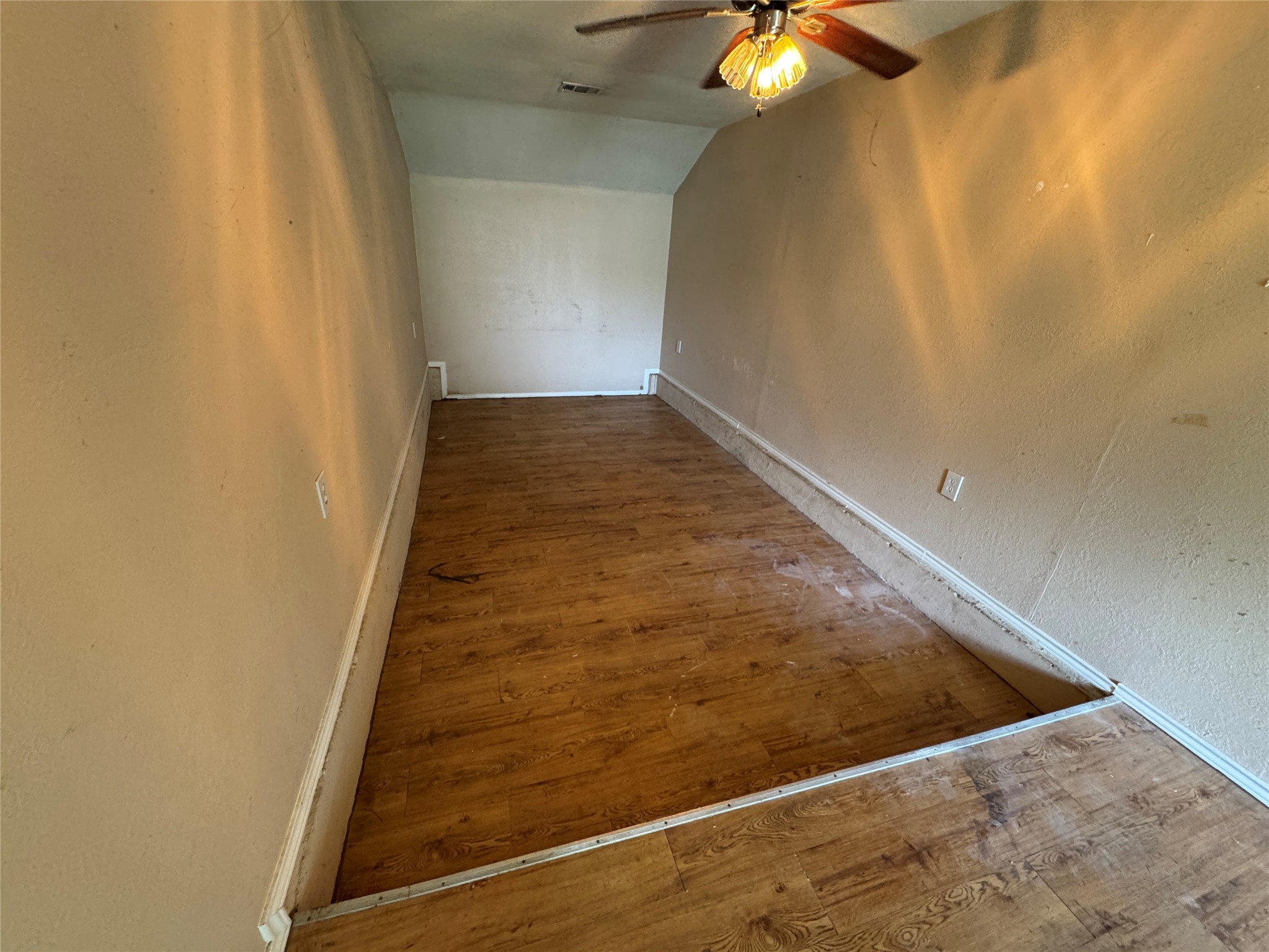 918 N Barnett Avenue Dallas TX 75211