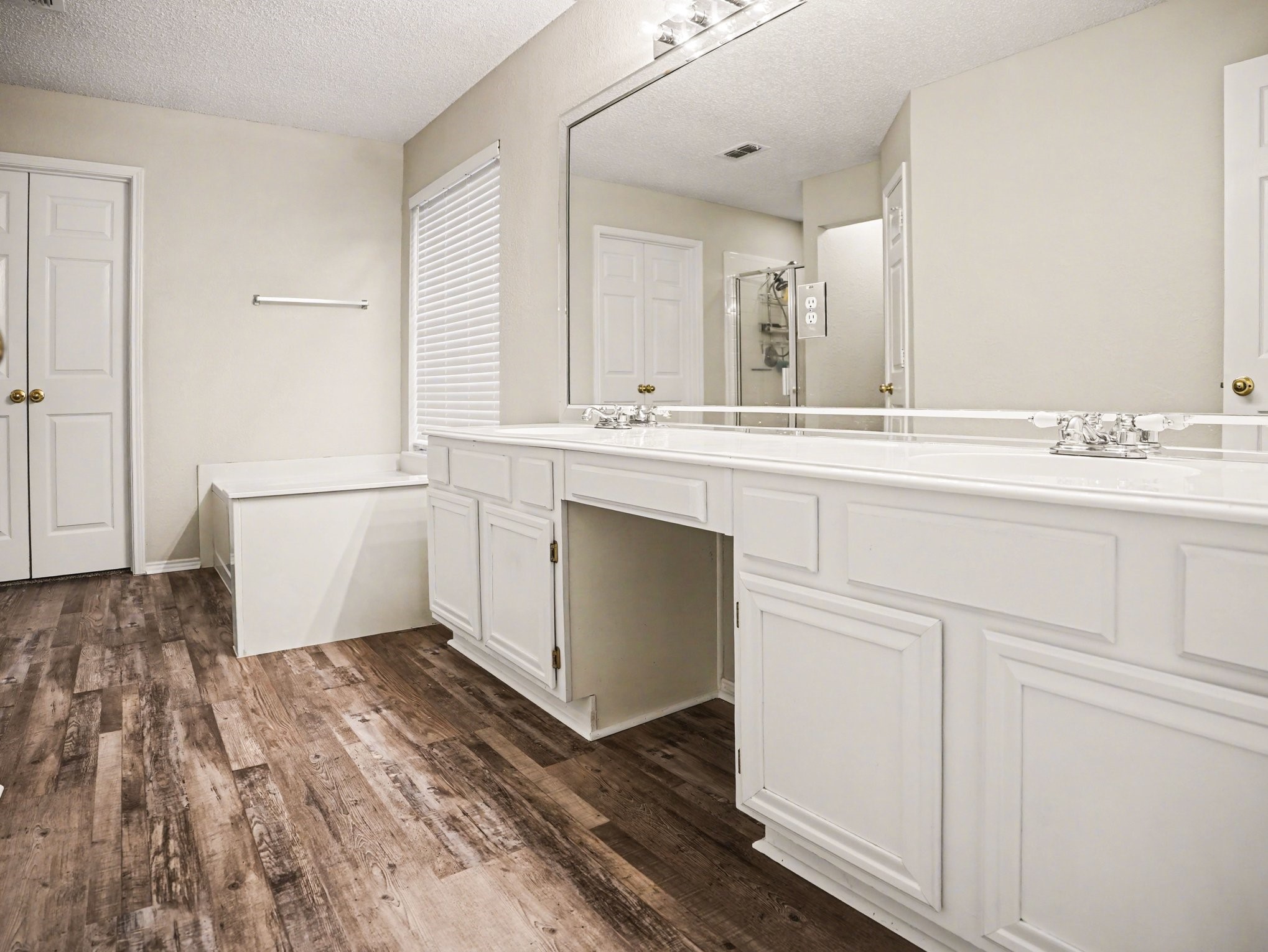 4523 Hanover Street Grand Prairie TX 75052