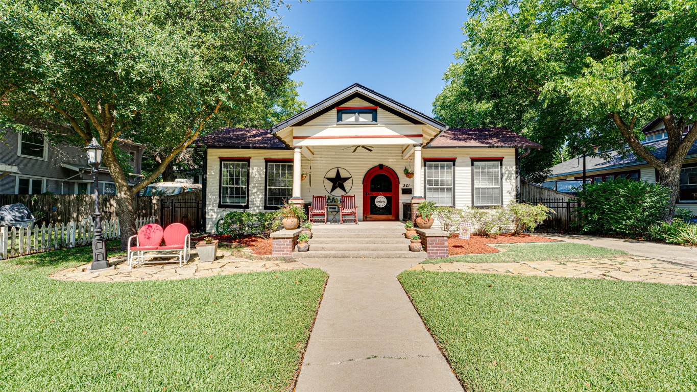321 S Centre Avenue Lancaster TX 75146