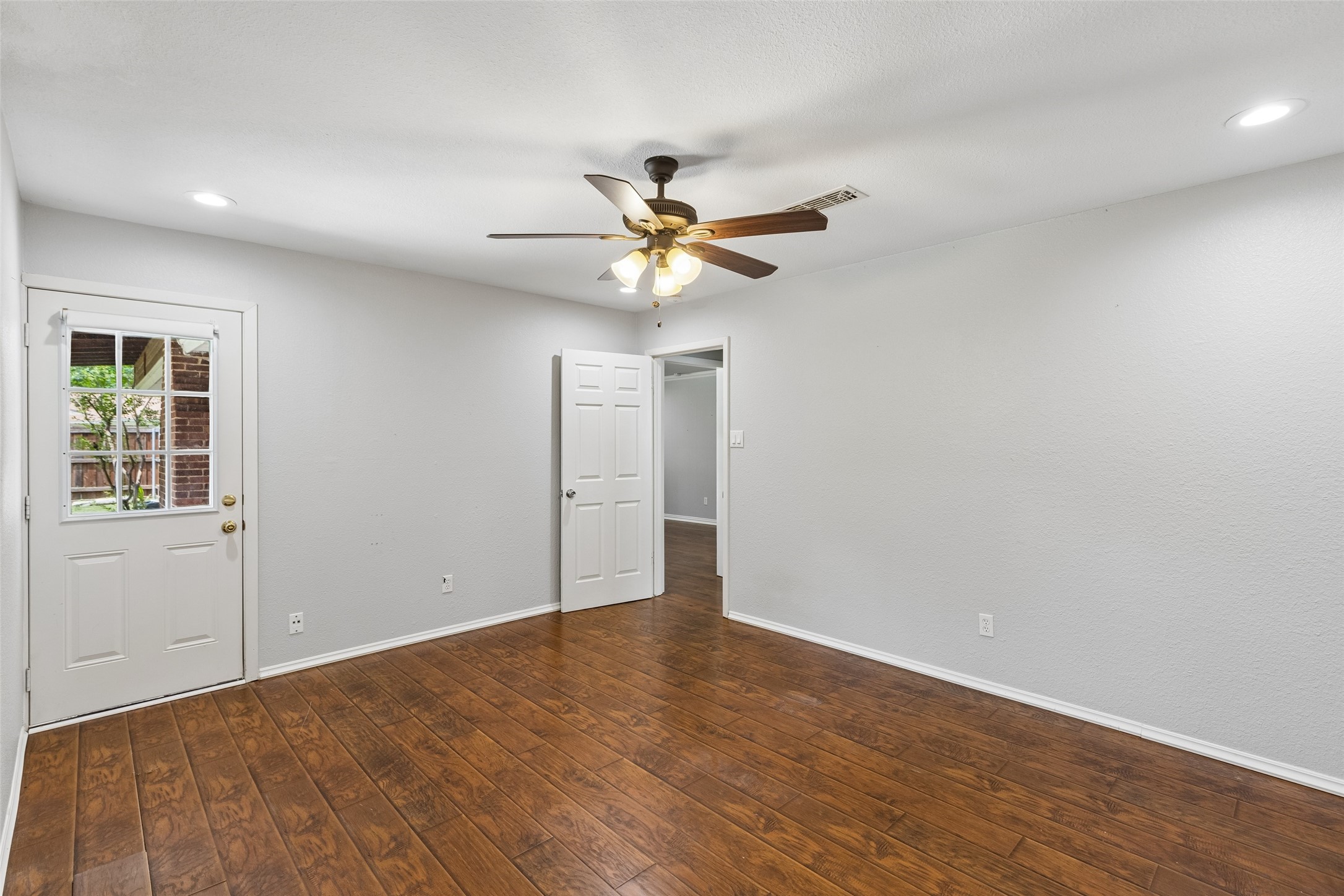 5437 Greenwood Way North Richland Hills TX 76180