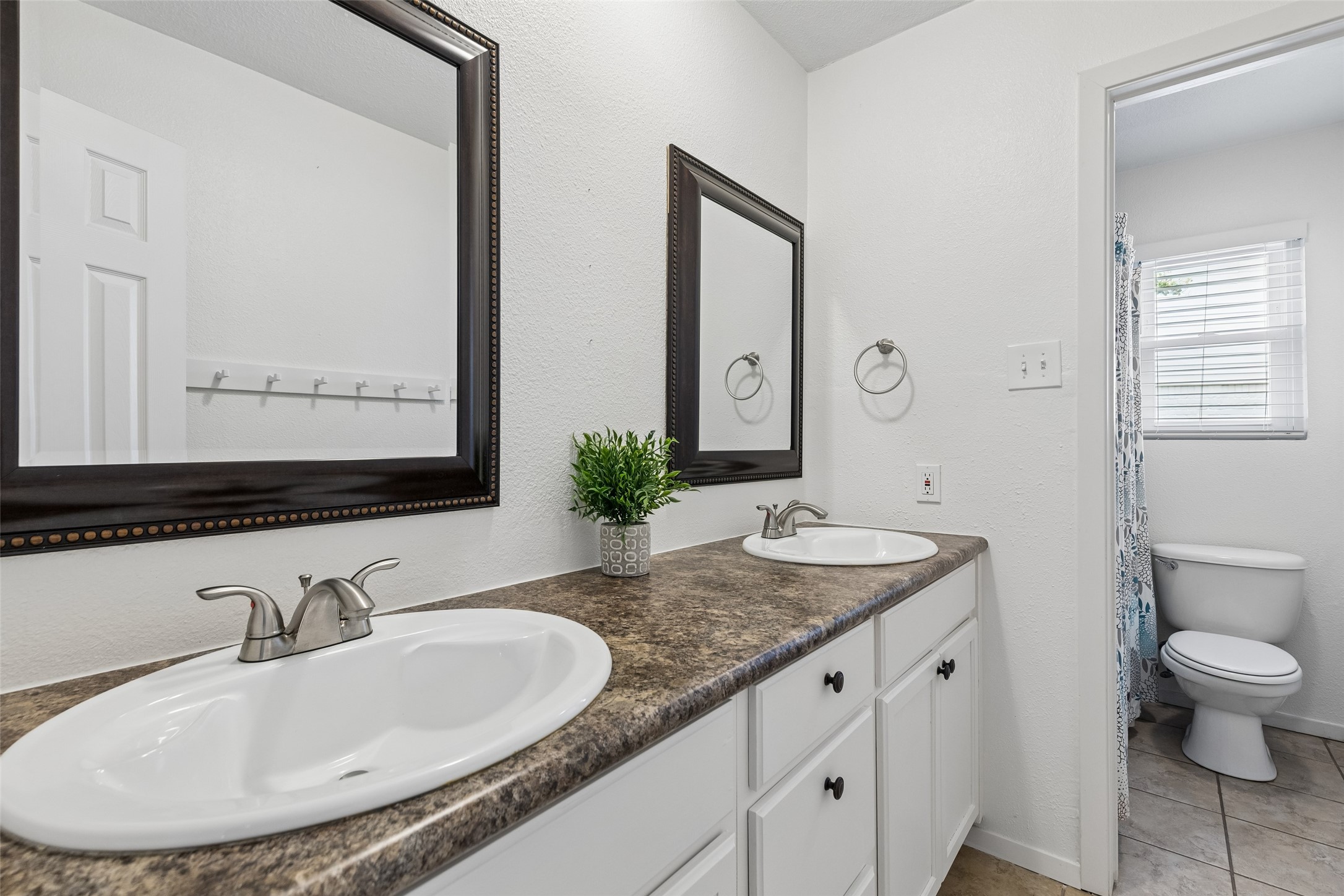 5437 Greenwood Way North Richland Hills TX 76180